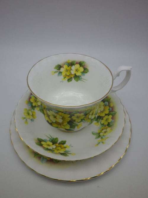 ROYAL ALBERT BONE CHINA VINTAGE TRIO. Unnamed. Lovely Bright Yellow flowers