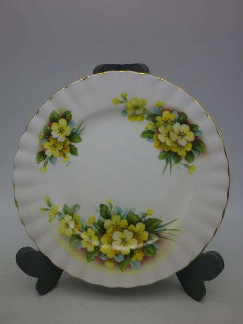 ROYAL ALBERT BONE CHINA VINTAGE TRIO. Unnamed. Lovely Bright Yellow flowers