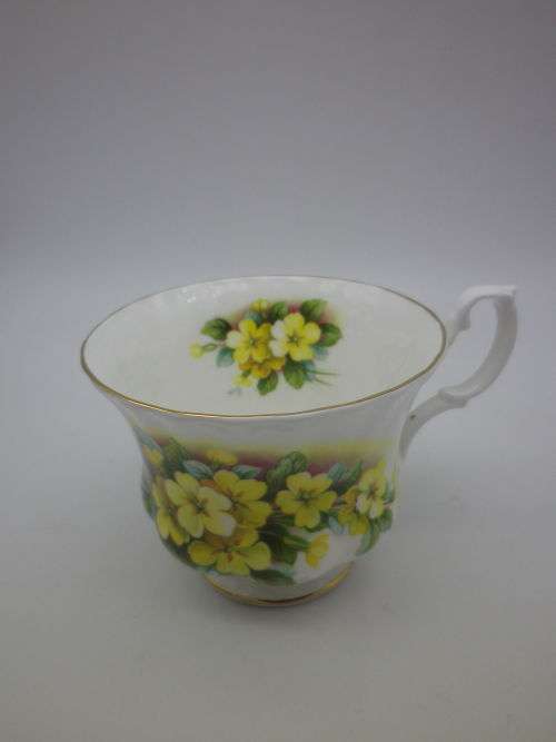 ROYAL ALBERT BONE CHINA VINTAGE TRIO. Unnamed. Lovely Bright Yellow flowers