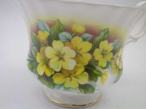 ROYAL ALBERT BONE CHINA VINTAGE TRIO. Unnamed. Lovely Bright Yellow flowers