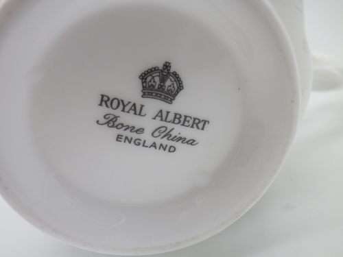 ROYAL ALBERT BONE CHINA VINTAGE TRIO. Unnamed. Lovely Bright Yellow flowers