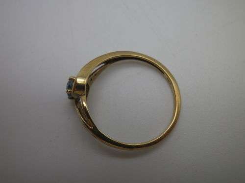 Exquisite 9ct Yellow Gold, Aquamarine & Diamond Vintage Ring. Size M 1/2