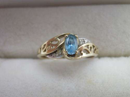 Exquisite 9ct Yellow Gold, Aquamarine & Diamond Vintage Ring. Size M 1/2