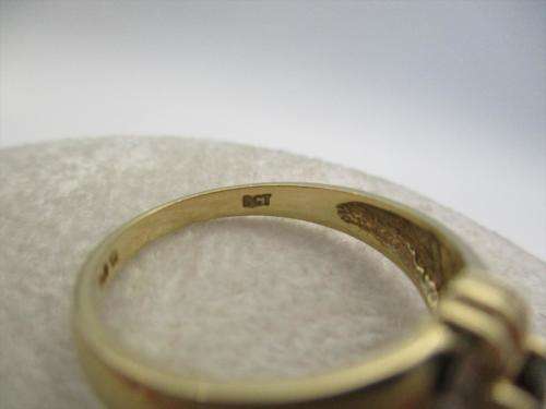 Beautiful 9ct Yellow Gold and Garnet ring. Size: P 2.9grms