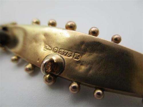 Antique Hallmarked 9ct gold pendant or brooch. Chester.  4.5 cm long  Weight: 2.4g