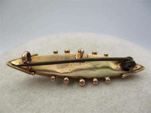 Antique Hallmarked 9ct gold pendant or brooch. Chester.  4.5 cm long  Weight: 2.4g