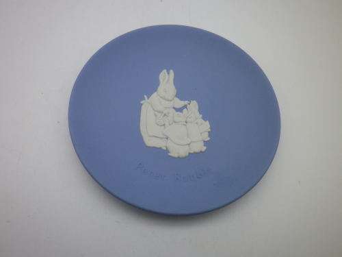 RARE Wedgwood PETER RABBIT Blue Jasperware Small Round Pin Tray. Copyright F Warne and Co