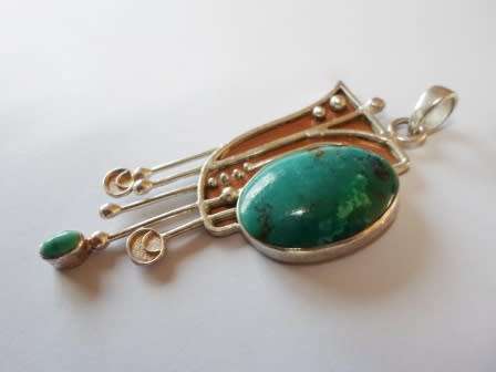 STERLING SILVER & TURQUOISE DESIGNER PENDANT WITH COPPER DETAIL 13.2g. 7.4 X 3.4cm