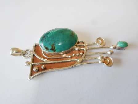 STERLING SILVER & TURQUOISE DESIGNER PENDANT WITH COPPER DETAIL 13.2g. 7.4 X 3.4cm