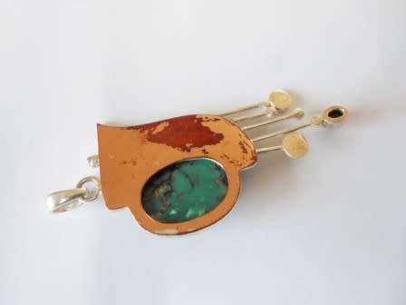 STERLING SILVER & TURQUOISE DESIGNER PENDANT WITH COPPER DETAIL 13.2g. 7.4 X 3.4cm