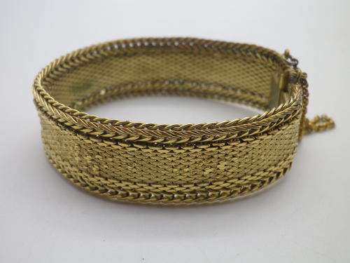 Attractive Vintage 18K rolled gold plated Woven bracelet with safety clasp and chain Made in Germany
