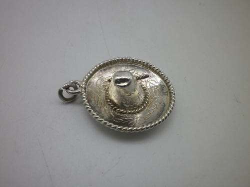 Sterling Silver Mexican Sombrero hat pendant  6grms 3cm x approx 3.8cm (with bale)