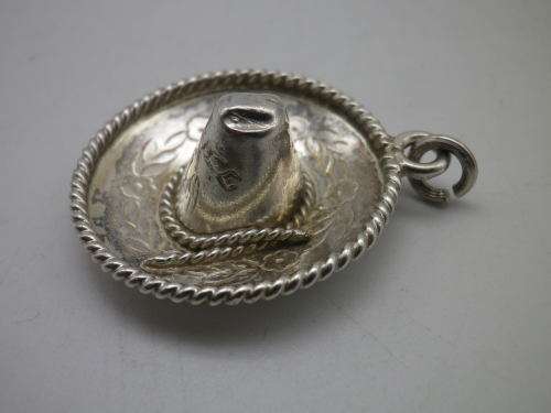 Sterling Silver Mexican Sombrero hat pendant  6grms 3cm x approx 3.8cm (with bale)