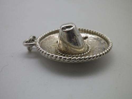 Sterling Silver Mexican Sombrero hat pendant  6grms 3cm x approx 3.8cm (with bale)