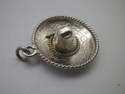 Sterling Silver Mexican Sombrero hat pendant  6grms 3cm x approx 3.8cm (with bale)