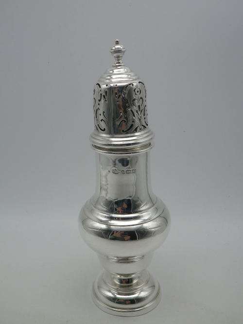 HALLMARKED STERLING SILVER SUGAR SHAKER. Birmingham 1927,S Blanckensee and Son Ltd  103GRMS 17CM
