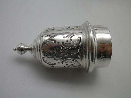 HALLMARKED STERLING SILVER SUGAR SHAKER. Birmingham 1927,S Blanckensee and Son Ltd  103GRMS 17CM
