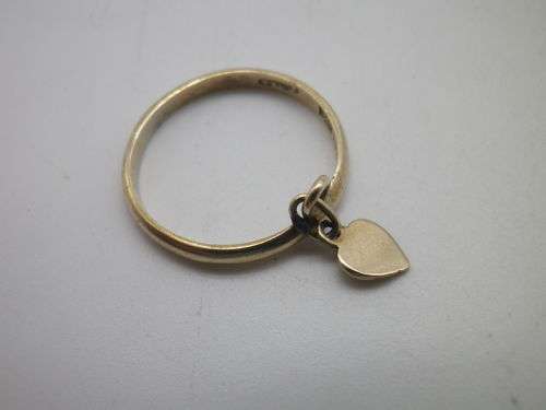 FOR EMILYCORNELIA ONLY PLEASE Hallmarked 9ct Yellow Gold dainty ring with little heart. Size: J 1/2