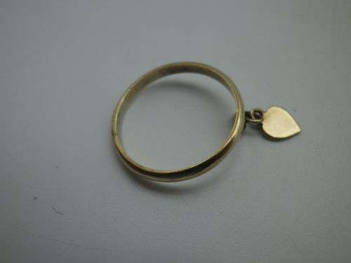 FOR EMILYCORNELIA ONLY PLEASE Hallmarked 9ct Yellow Gold dainty ring with little heart. Size: J 1/2