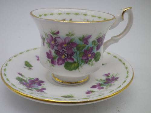 ROYAL ALBERT MINIATURE`VIOLETS` FEBRUARY `FLOWER OF THE MONTH SERIES` DUO