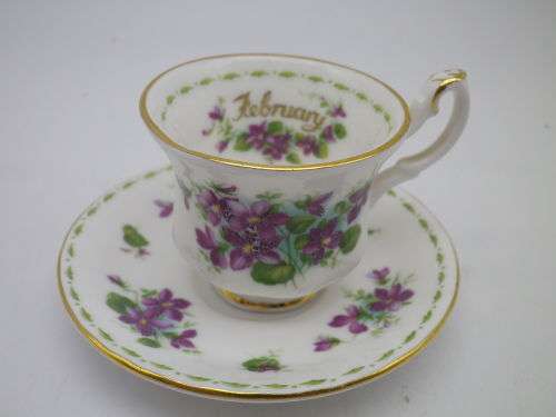 ROYAL ALBERT MINIATURE`VIOLETS` FEBRUARY `FLOWER OF THE MONTH SERIES` DUO