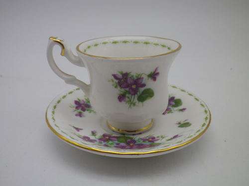 ROYAL ALBERT MINIATURE`VIOLETS` FEBRUARY `FLOWER OF THE MONTH SERIES` DUO