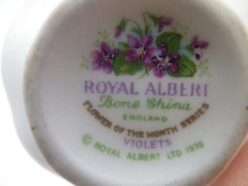 ROYAL ALBERT MINIATURE`VIOLETS` FEBRUARY `FLOWER OF THE MONTH SERIES` DUO