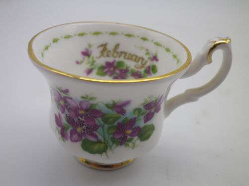 ROYAL ALBERT MINIATURE`VIOLETS` FEBRUARY `FLOWER OF THE MONTH SERIES` DUO