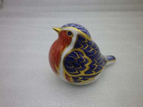 Royal Crown Derby Paperweight. Robin Gold stopper