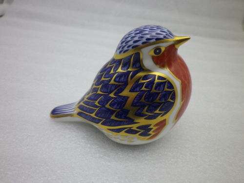 Royal Crown Derby Paperweight. Robin Gold stopper