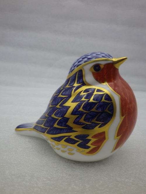 Royal Crown Derby Paperweight. Robin Gold stopper