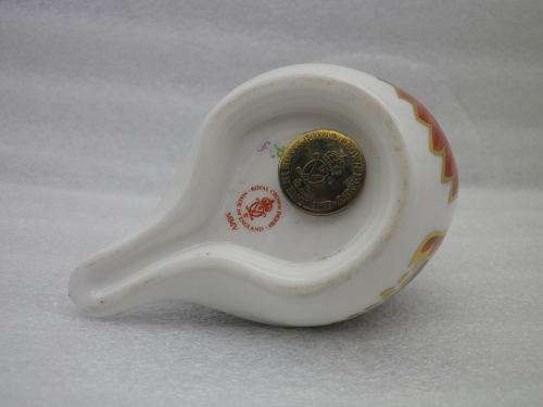 Royal Crown Derby Paperweight. Robin Gold stopper