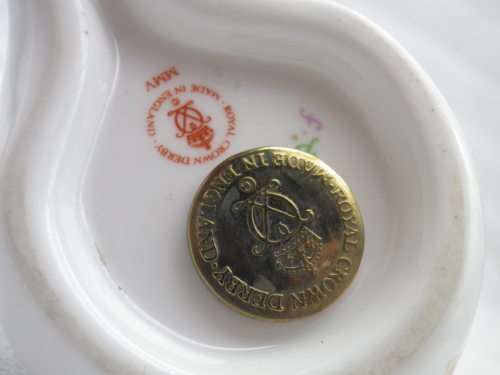 Royal Crown Derby Paperweight. Robin Gold stopper