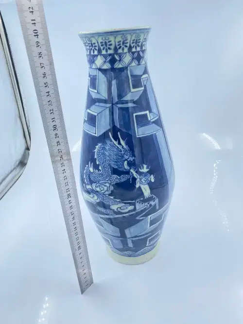 Vintage Japanese Dragon Vase. Signed. 40cm tall