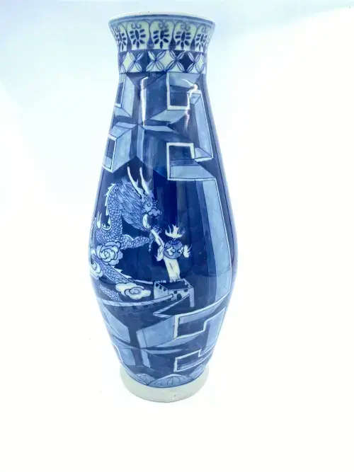 Vintage Japanese Dragon Vase. Signed. 40cm tall