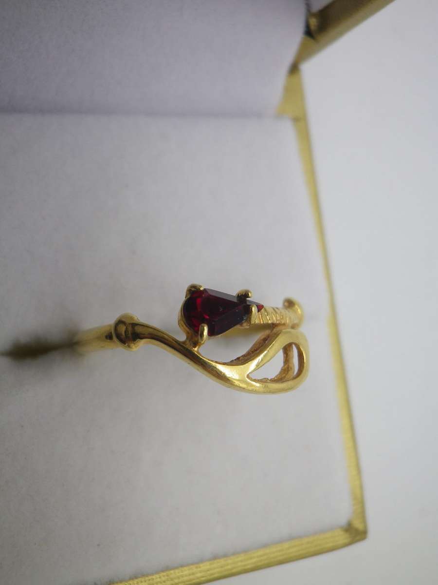 18ct Gold ring with red pear shaped stone- possibly Ruby. Size N. Approx 2grms