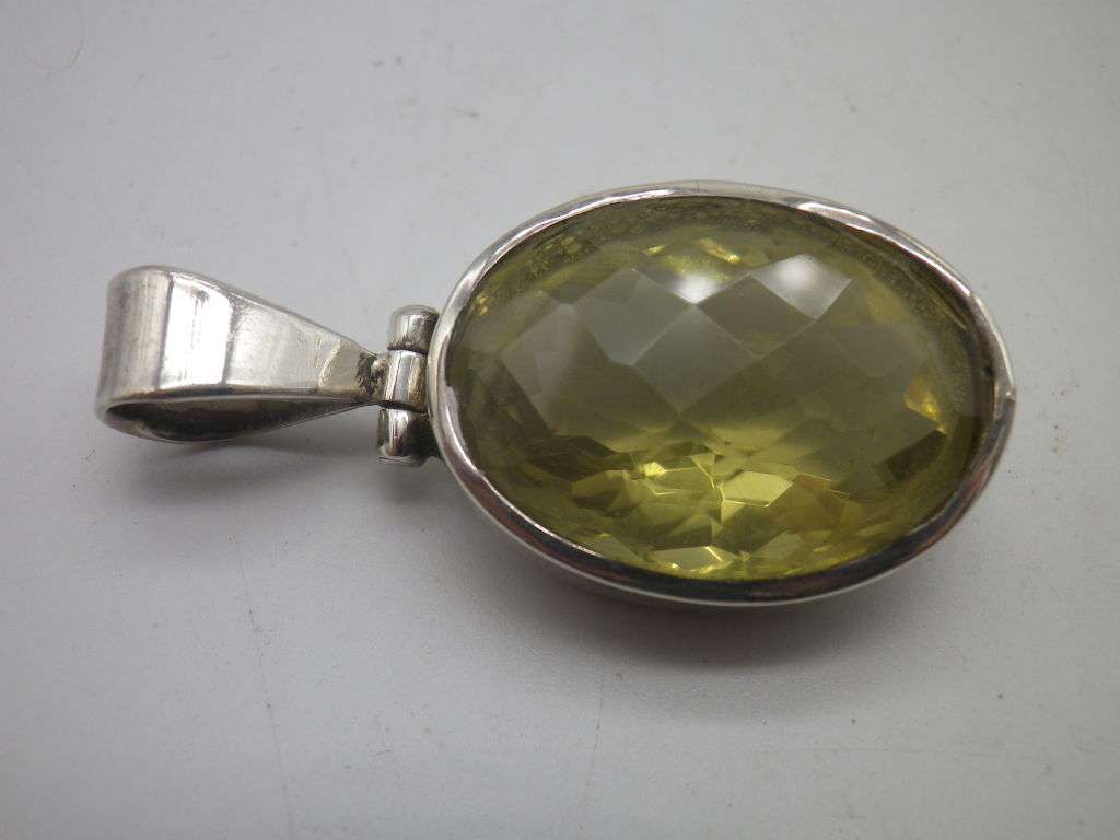 Sterling Silver pendant with large +/-20ct oval cut checker board faceted lemony lime quartz 4.5cm