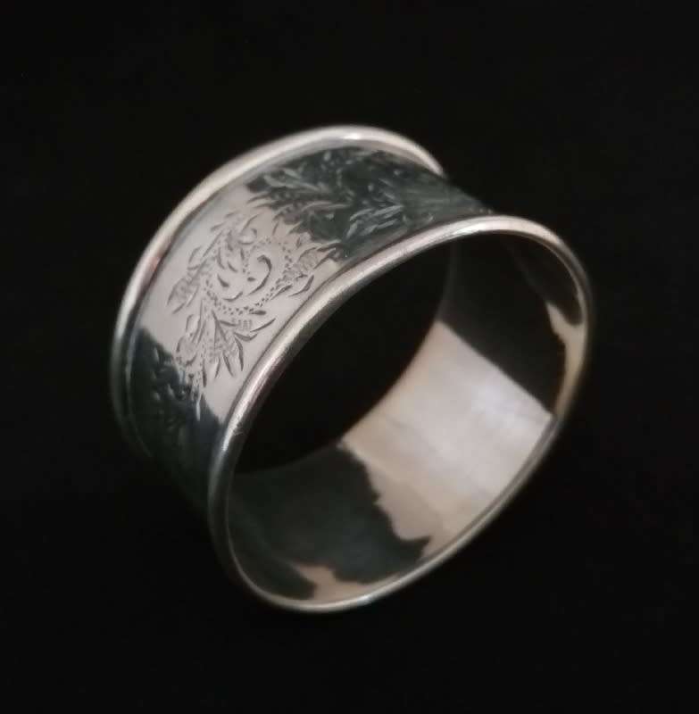 Antique 1906 Hallmarked Sterling silver serviette ring, Chester 1906, 13.6grms 4.5x2.2cm