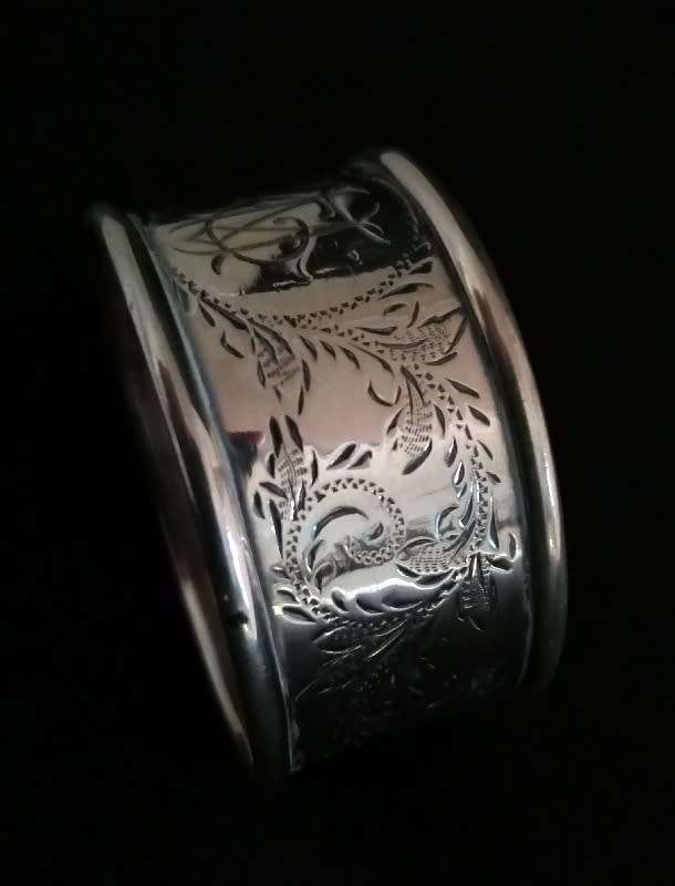 Antique 1906 Hallmarked Sterling silver serviette ring, Chester 1906, 13.6grms 4.5x2.2cm