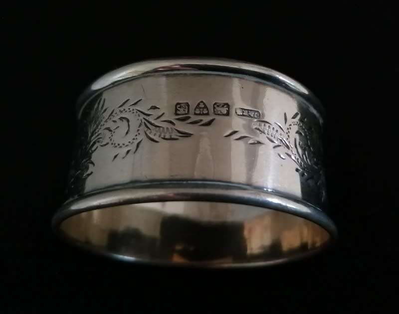 Antique 1906 Hallmarked Sterling silver serviette ring, Chester 1906, 13.6grms 4.5x2.2cm