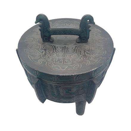 Chinese Archaic design ice bucket in the James Mont style. Taiwan 30x22cm