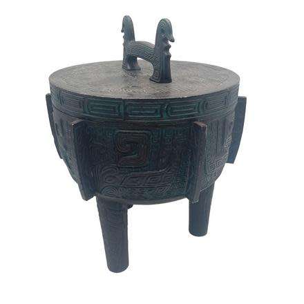 Chinese Archaic design ice bucket in the James Mont style. Taiwan 30x22cm