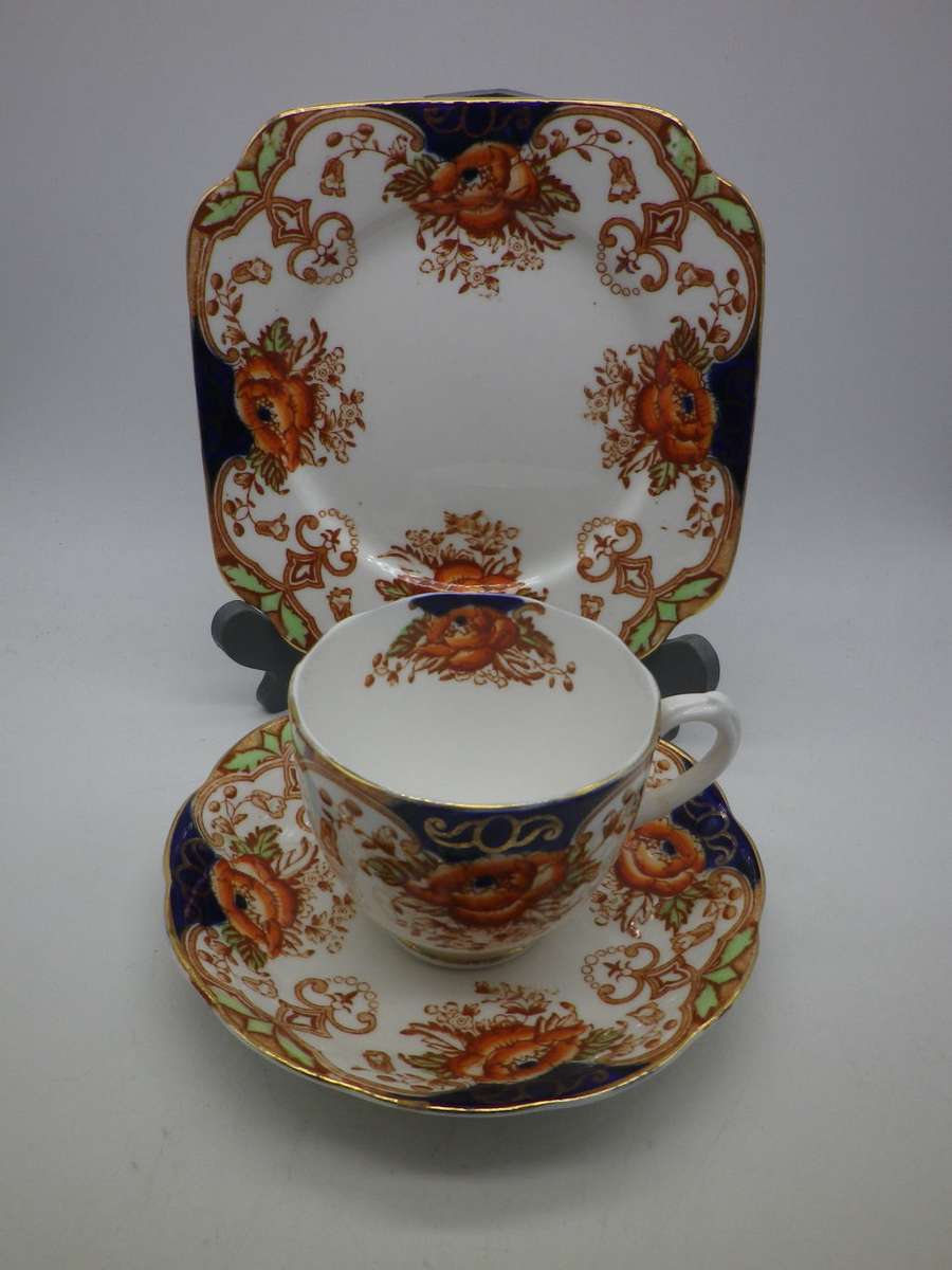 FOR ELSABE!!! BELL CHINA 20 PIECE IMARI DESIGN TEA SET. 6 trios, sugar bowl and creamer.