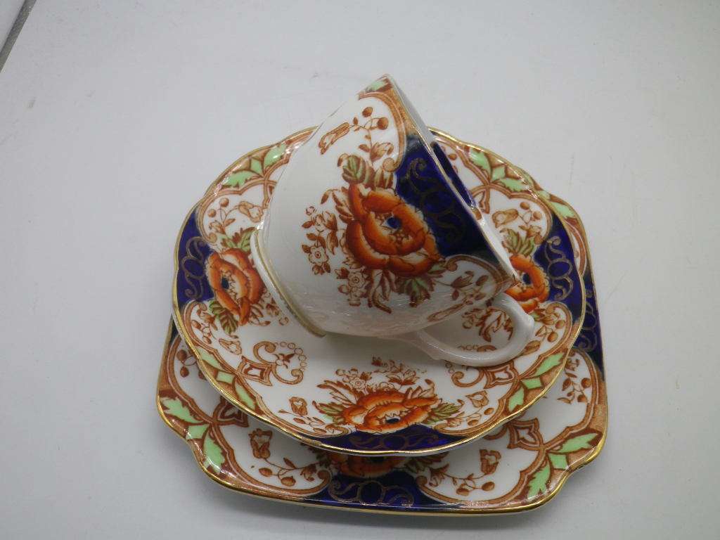 FOR ELSABE!!! BELL CHINA 20 PIECE IMARI DESIGN TEA SET. 6 trios, sugar bowl and creamer.