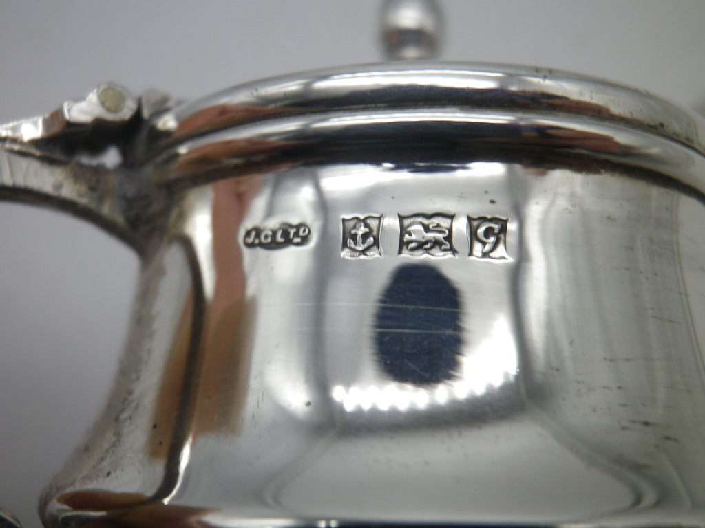 Hallmarked Sterling Silver Boxed Cruet set. Birmingham, 1956 Joseph Gloster Ltd. Superb