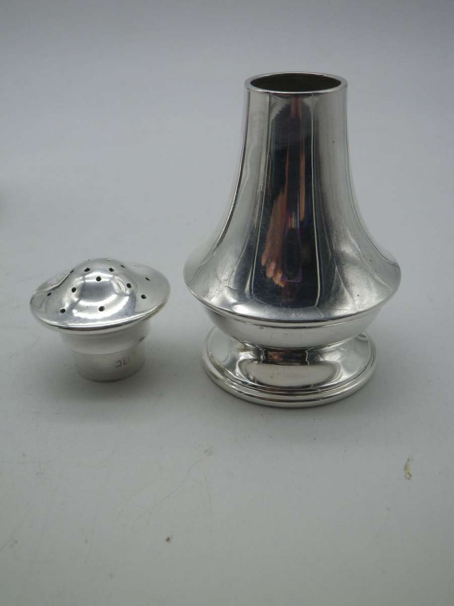 Hallmarked Sterling Silver Boxed Cruet set. Birmingham, 1956 Joseph Gloster Ltd. Superb