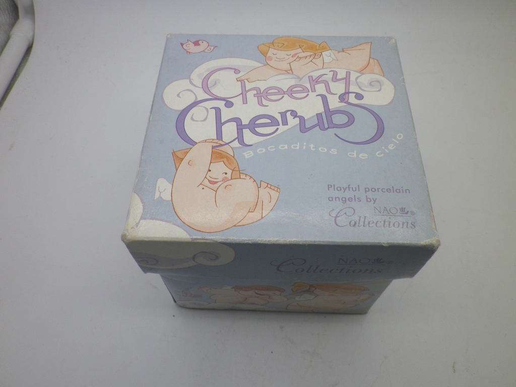 ADORABLE CHEEKY CHERUB ANGEL CERAMIC ORNAMENT NAO SPAIN Daisa 2003   7x6cm