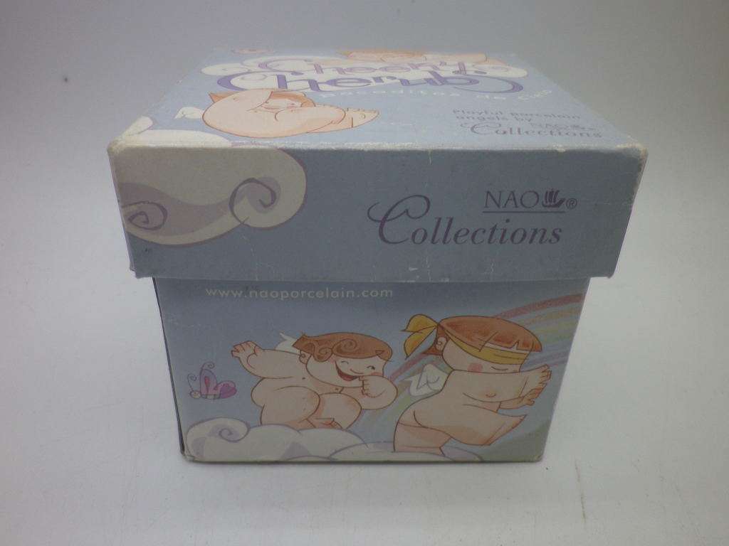 ADORABLE CHEEKY CHERUB ANGEL CERAMIC ORNAMENT NAO SPAIN Daisa 2003   7x6cm