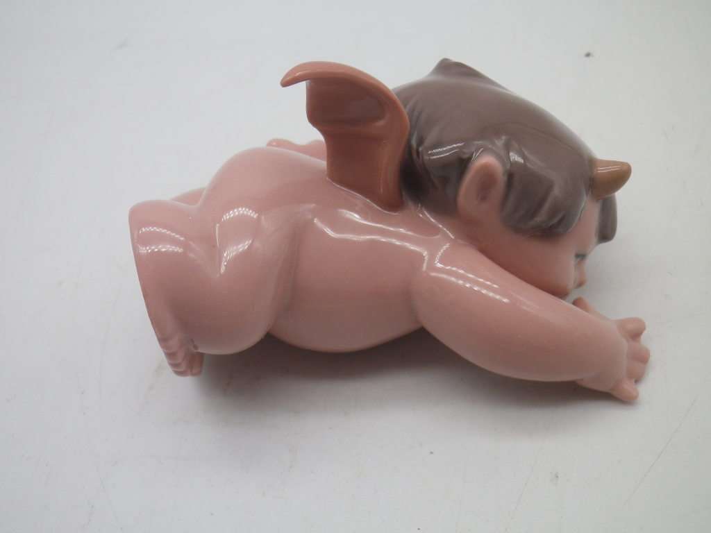 ADORABLE CHEEKY CHERUB ANGEL CERAMIC ORNAMENT NAO SPAIN Daisa 2003   7x6cm