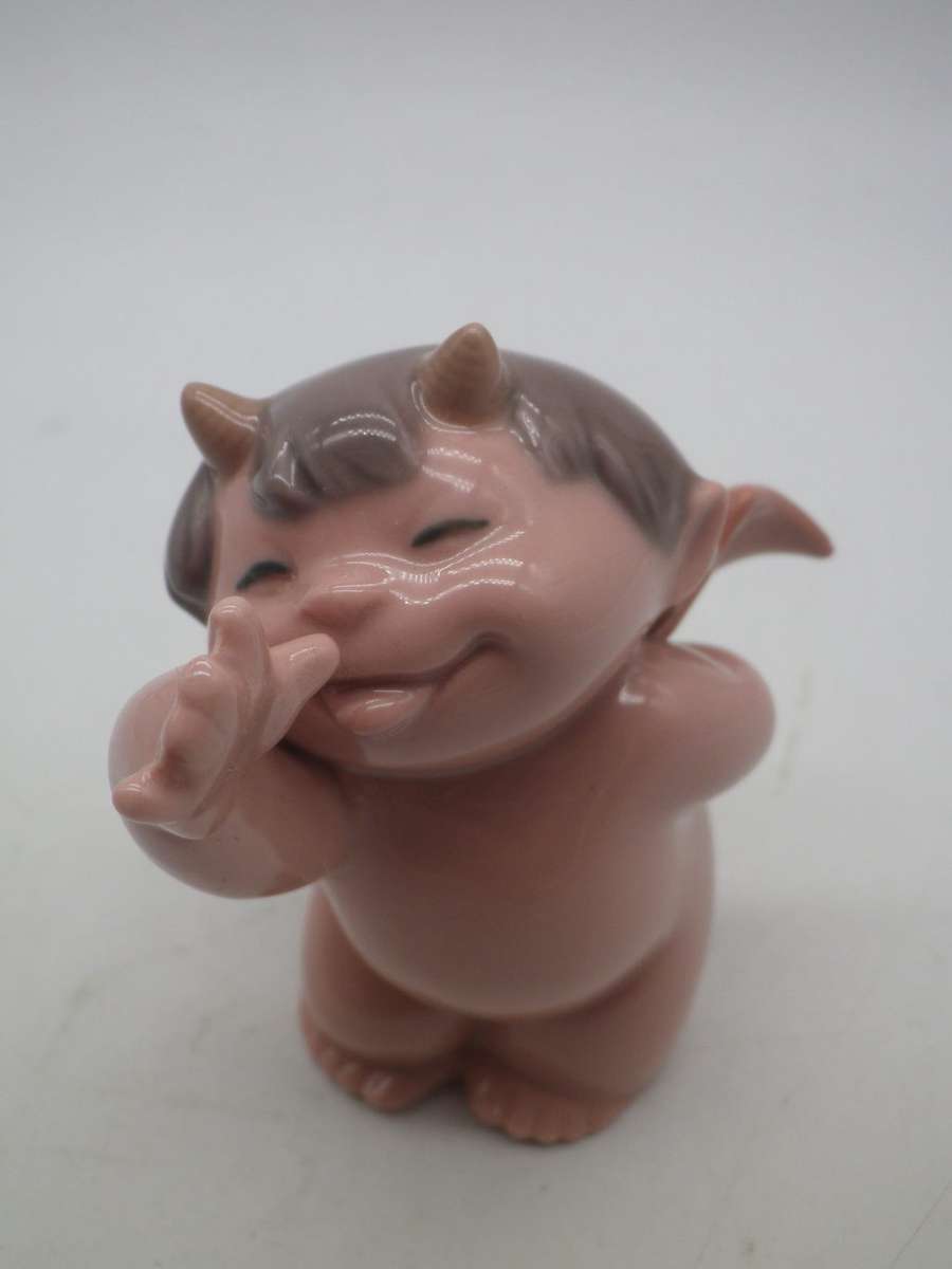 ADORABLE CHEEKY CHERUB ANGEL CERAMIC ORNAMENT NAO SPAIN Daisa 2003   7x6cm